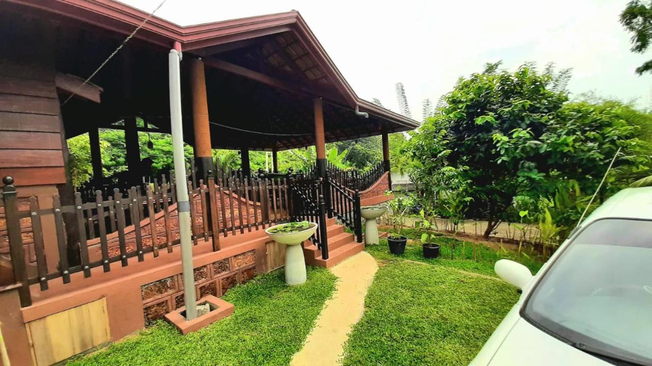 Loveena By H.S. Restaurant & Guest Tangalle Buitenkant foto